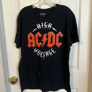 ACDC vintage t-shirt short sleeve. Size XL. Preowned good condition.